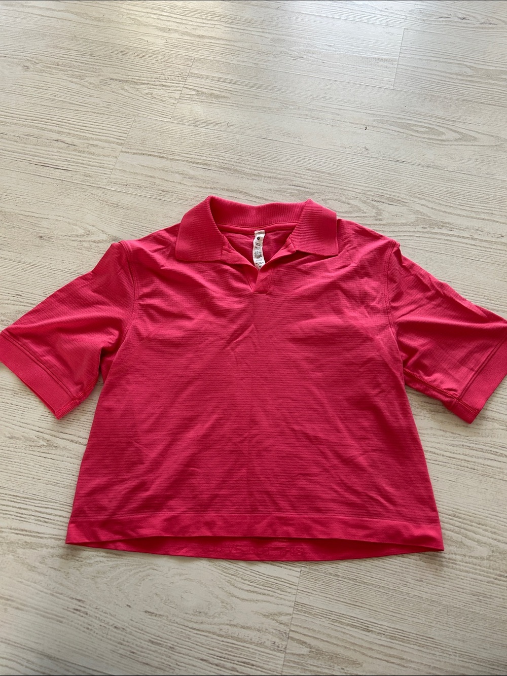 lululemon athletica women’s cropped Polo Shirt - Vibrant Pink size 6